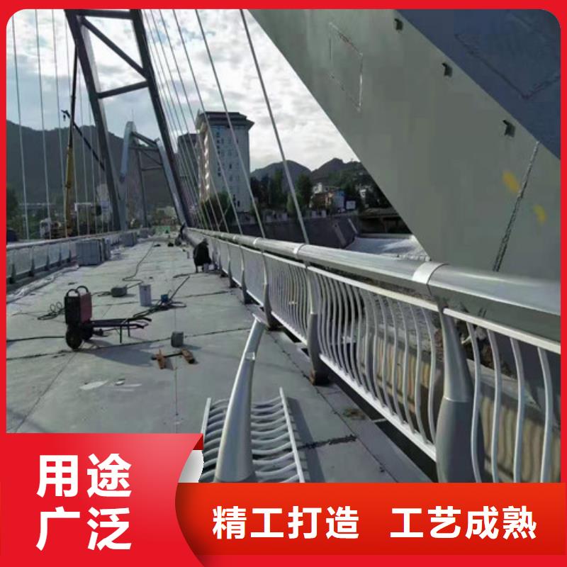  防撞護(hù)欄工藝精細(xì)質(zhì)保長(zhǎng)久