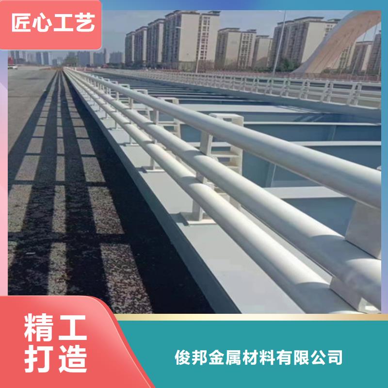 防撞护栏_镀锌管景观护栏大量现货供应