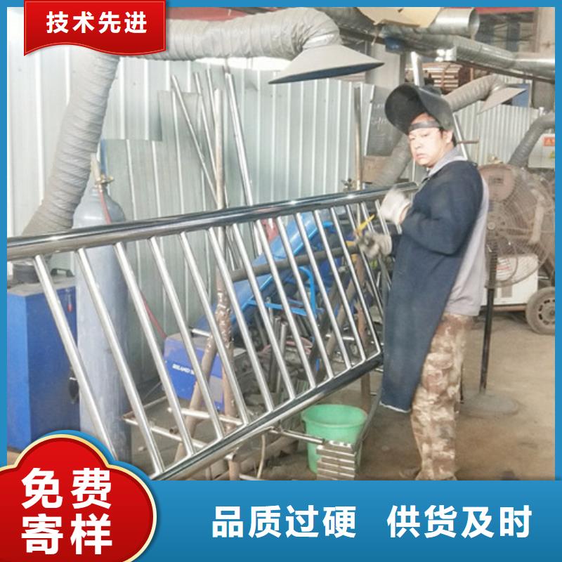 橋梁防撞護(hù)欄柱子工廠實(shí)拍