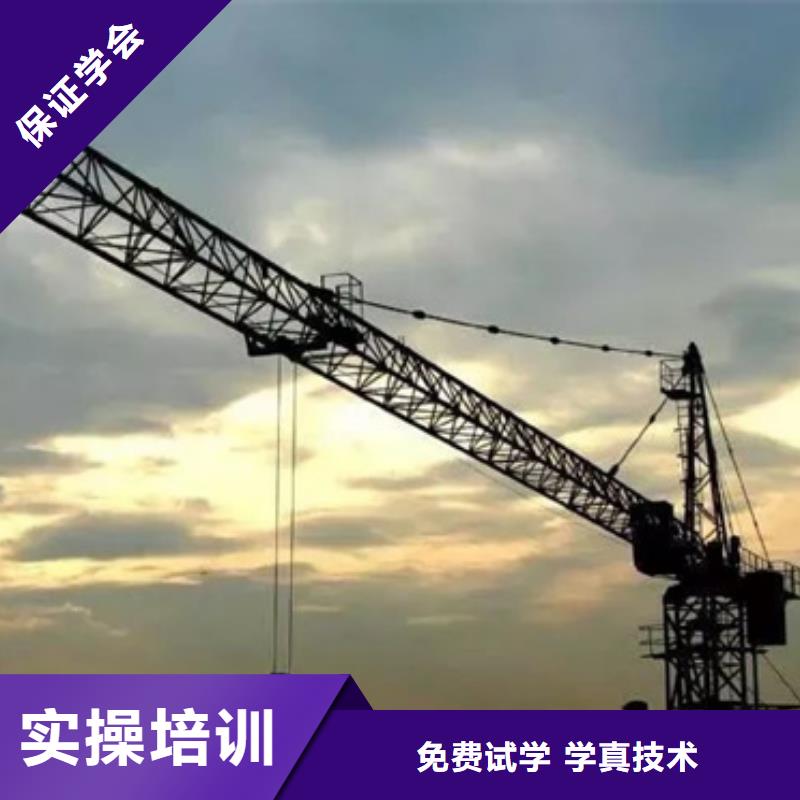 挖掘機挖溝機技校哪家好|哪里能學開鉤機駕駛技術