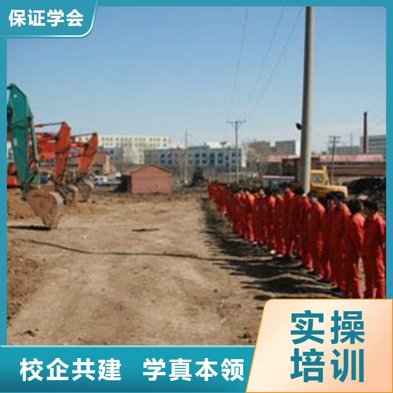 安新能學挖掘機鉤機的技校學挖掘機技術啥時候招生