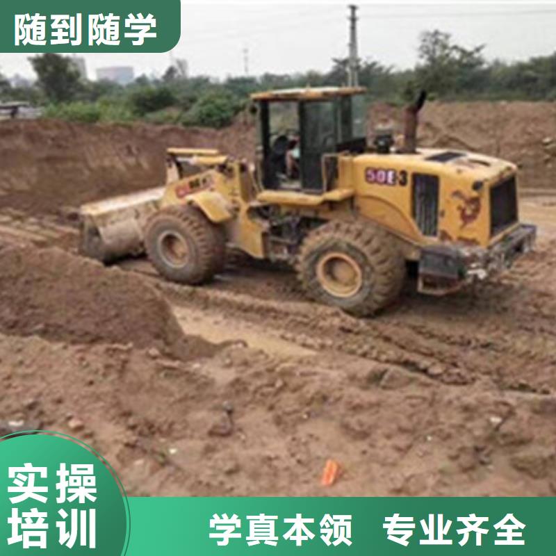 望都挖掘機挖鐃機學(xué)校簡章教學(xué)的挖掘機技校