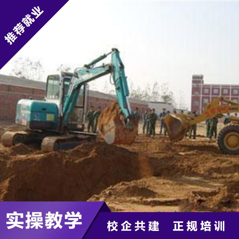 哪有挖掘機(jī)挖撓機(jī)技校|學(xué)挖掘機(jī)鉤機(jī)來虎振學(xué)校