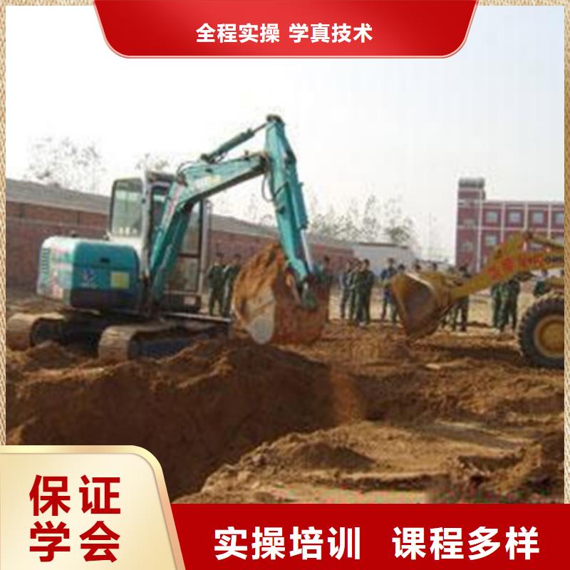 挖掘機駕駛學校哪家好哪個技校能學裝載機學塔吊叉車駕駛哪里好