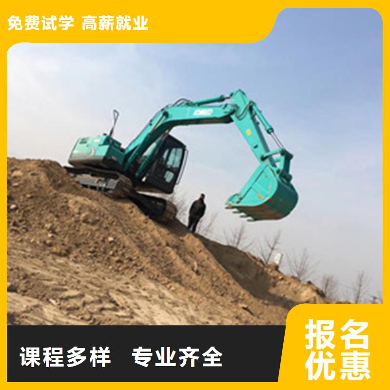 盧龍裝載機叉車駕駛培訓學校場地大車輛多上機時間長