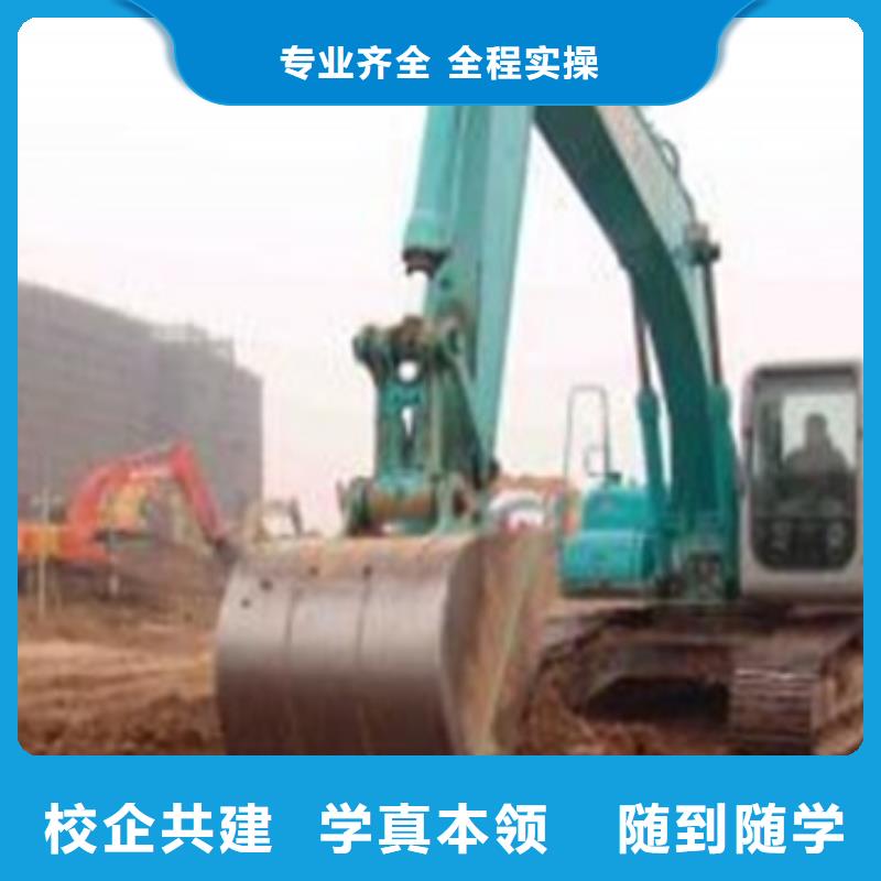 懷安學(xué)裝載機(jī)學(xué)費(fèi)多少錢三十年老校區(qū)有保障