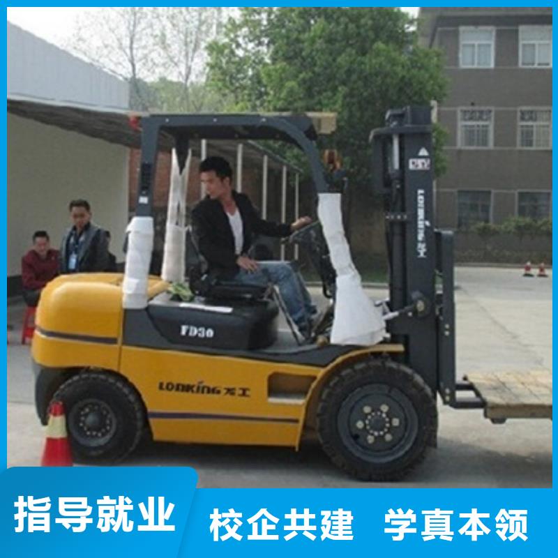 附近哪里有學(xué)開(kāi)裝載機(jī)的|虎振鏟車(chē)裝載機(jī)培訓(xùn)基地|