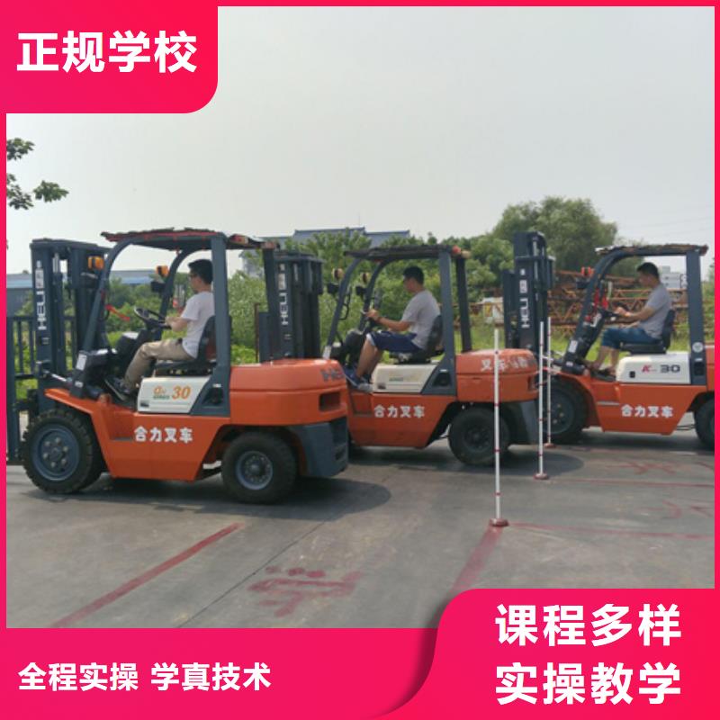 樂亭虎振鏟車裝載機培訓基地全天上車實訓為主