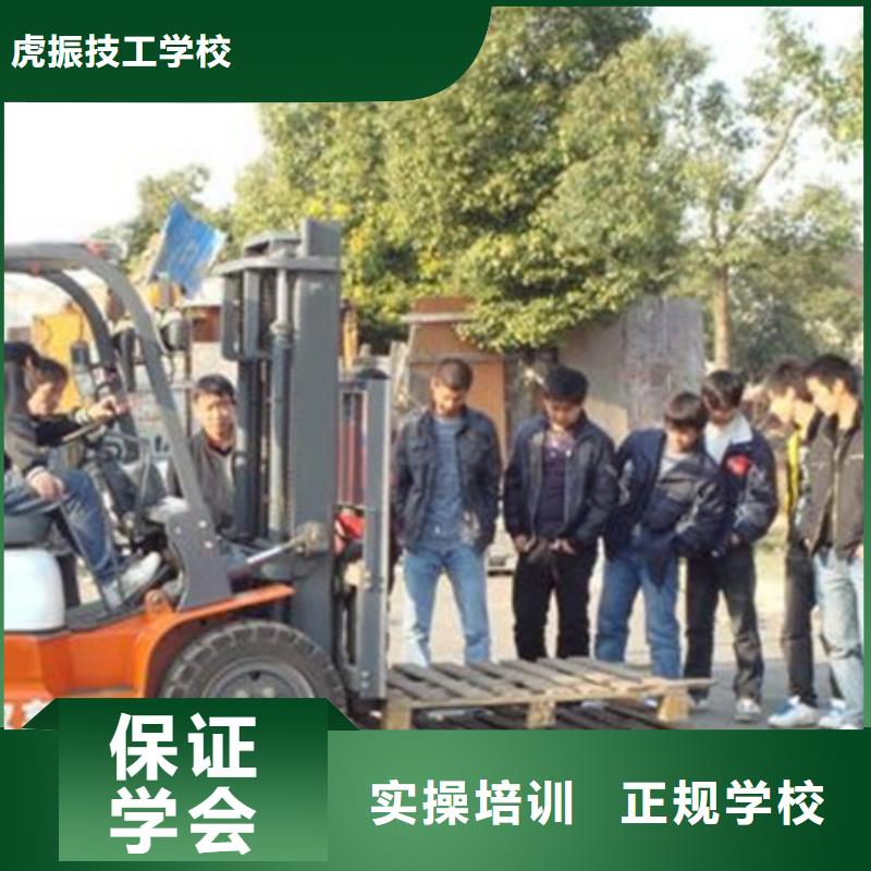 能培訓(xùn)裝載機(jī)鏟車(chē)的技校教學(xué)實(shí)力雄厚校園優(yōu)美
