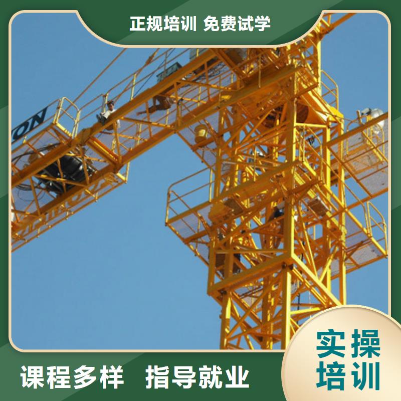 鏟車技校學(xué)期學(xué)費(fèi)鏟車培訓(xùn)場(chǎng)地大設(shè)備多