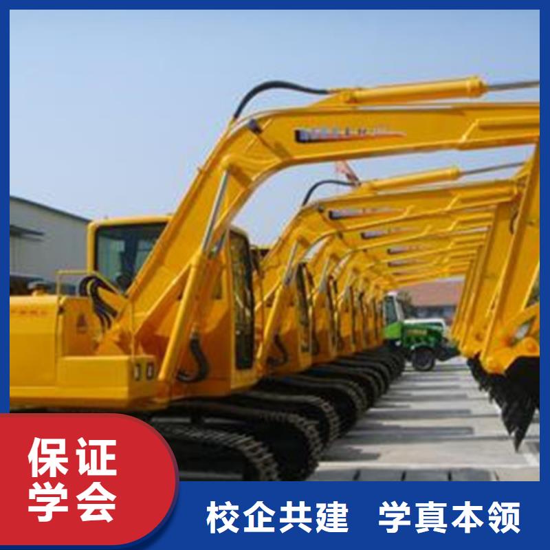 裝載機駕駛學校哪家好學鏟車裝載機來虎振學校