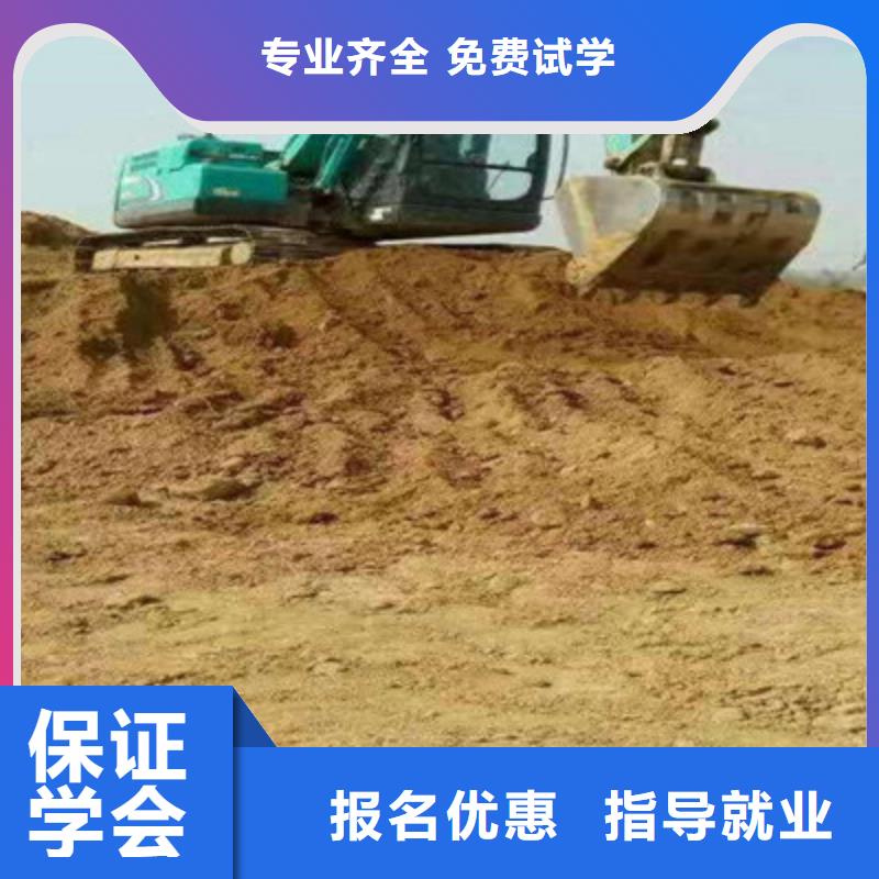 哪里能考裝載機鏟車證虎振鏟車叉車專修學(xué)校
