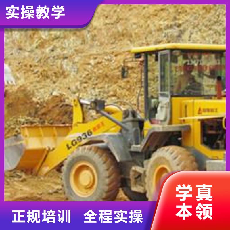 哪個技校培訓叉車鏟車學專業鏟車來虎振學校