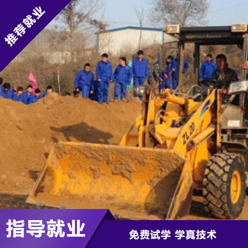 鏟車駕駛培訓(xùn)學(xué)校男孩子學(xué)什么技術(shù)好
