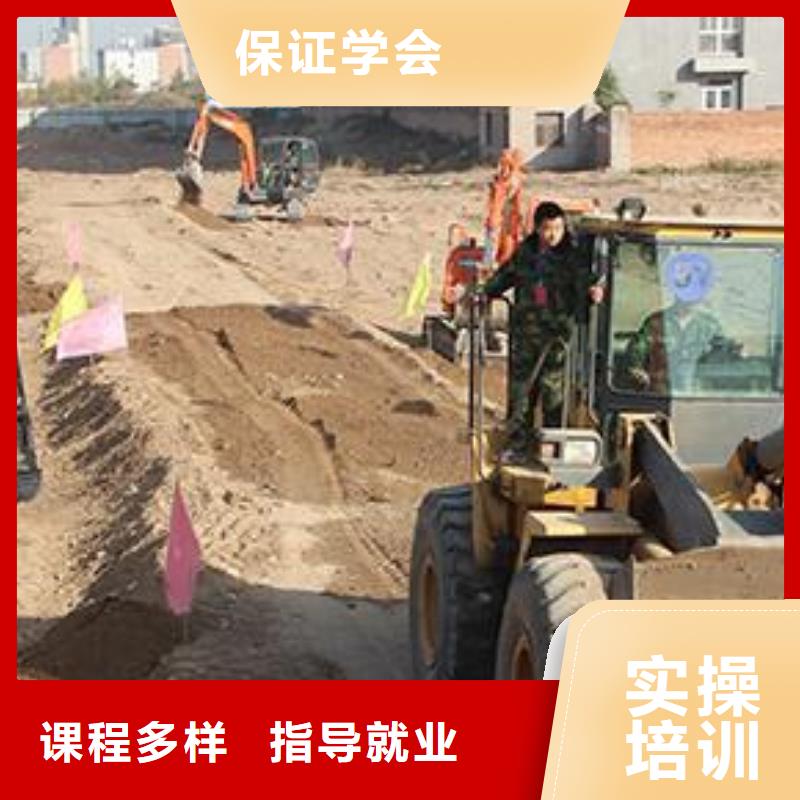 能培訓裝載機鏟車的技校學鏟車叉車來虎振學校