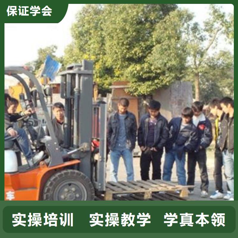 塔吊叉車駕駛快速取證班車輛多上機時間充足