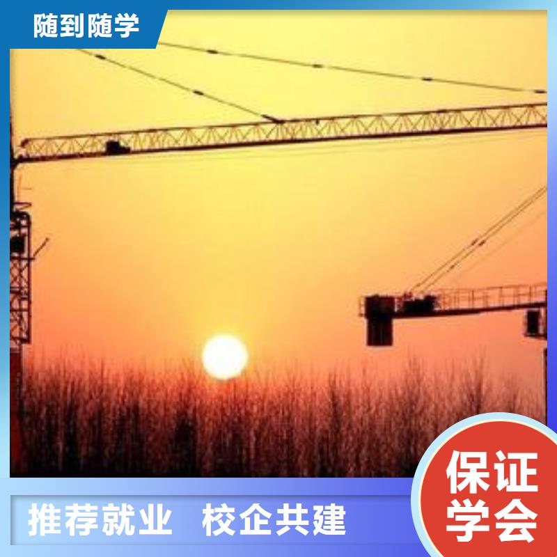 塔吊叉車培訓,哪個學校有美容美發培訓班老師專業