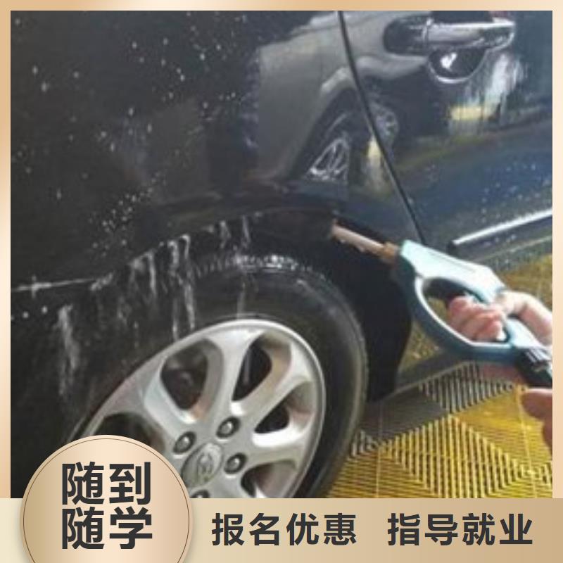 汽車美容裝具培訓班專業學鈑金噴漆的技校場地大設備新