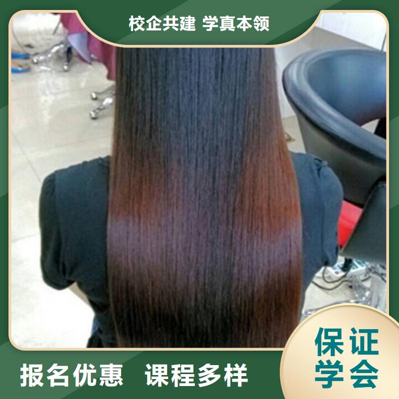 能學(xué)理發(fā)的技校有哪些入學(xué)簽訂合同保障就業(yè)