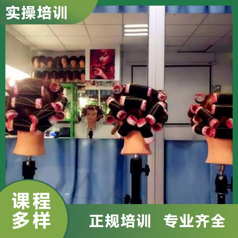 哪些技校有美發師培訓|有沒有可以學理發的學校|