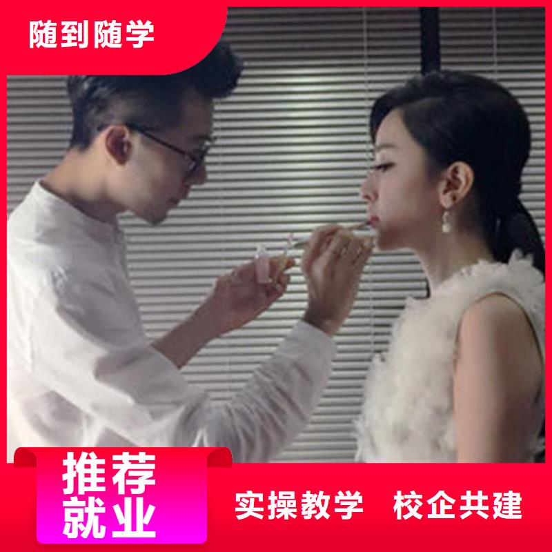 哪里能學(xué)發(fā)型修剪燙染學(xué)美發(fā)就到虎振技工學(xué)校