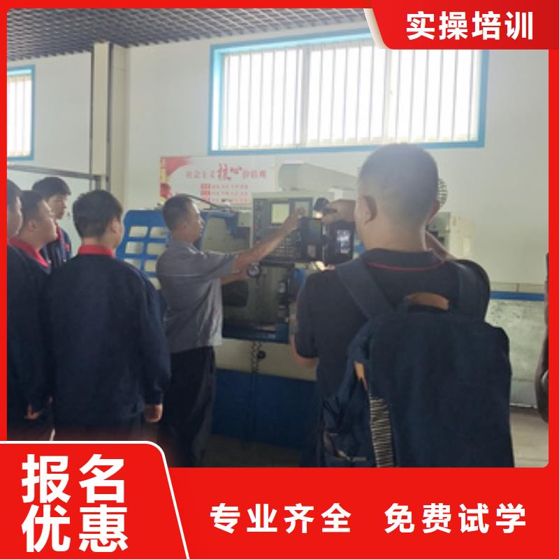 天天上機操作的數(shù)控學(xué)校初中畢業(yè)學(xué)什么技術(shù)好