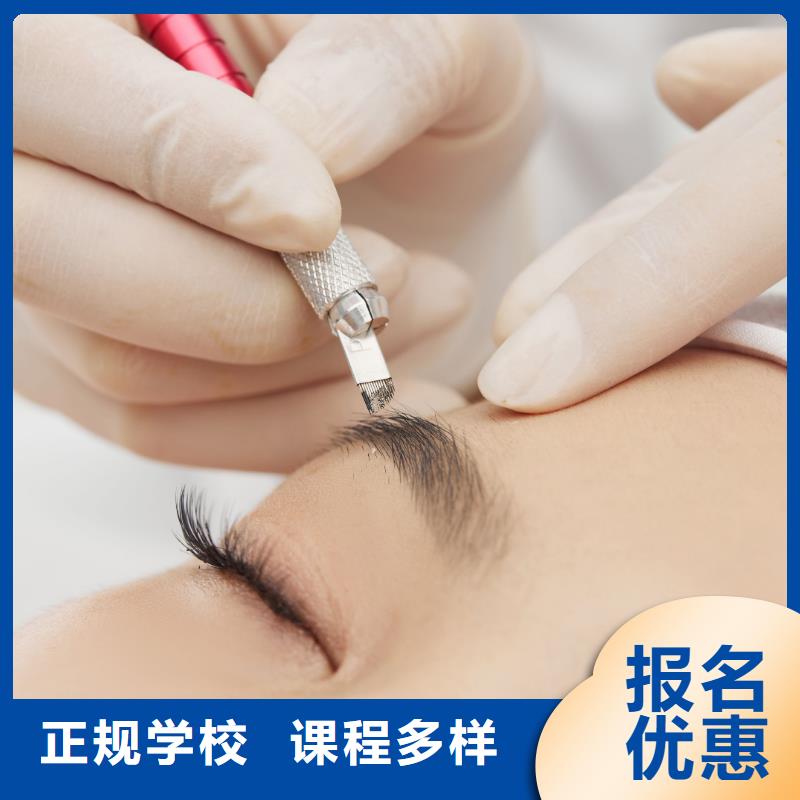 女孩學紋繡紋眉