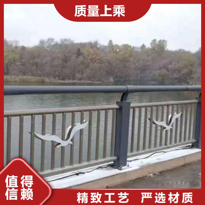 ：鋼背木護(hù)欄供貨商