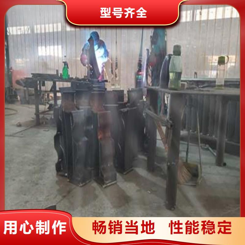 不銹鋼碳素鋼復(fù)合管欄桿廠家低價(jià)出貨