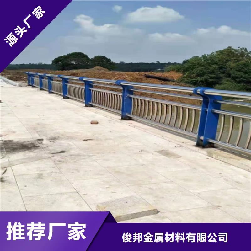 可靠的防撞護欄鑄鋼立柱支架生產(chǎn)廠家