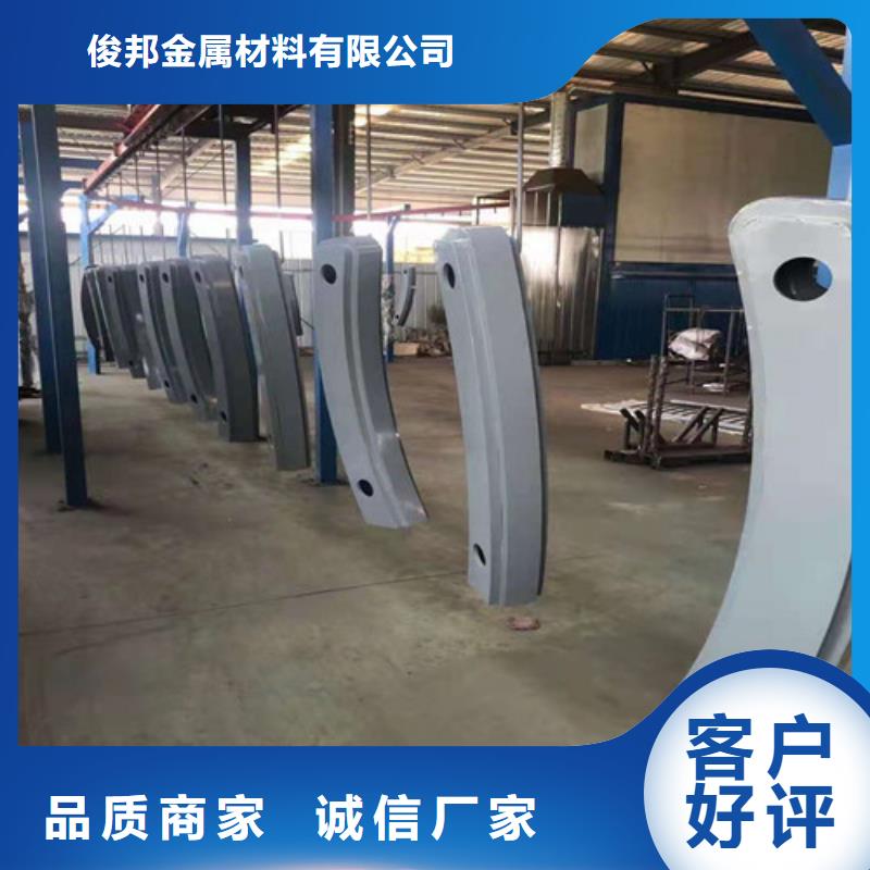 不銹鋼燈光道路護(hù)欄廠家報價