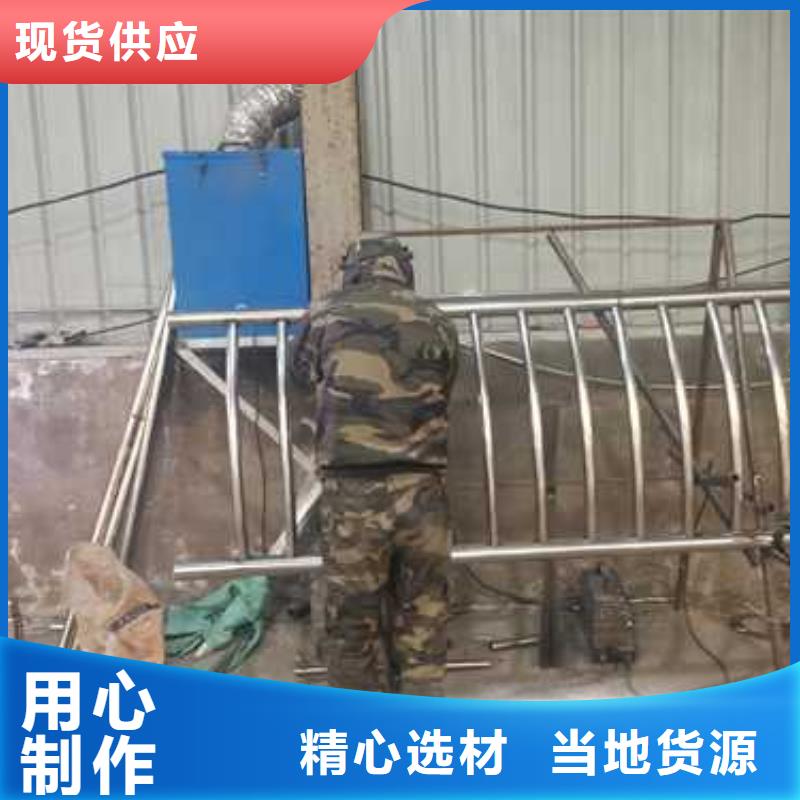 不銹鋼復(fù)合管防撞護(hù)欄-橋梁景觀欄桿用品質(zhì)說話