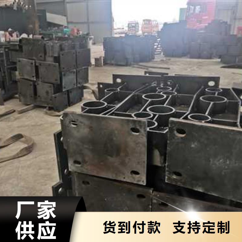 賣不銹鋼碳素鋼復(fù)合管護(hù)欄的當(dāng)?shù)貜S家