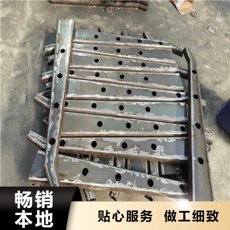 定做金屬梁柱式護欄的經銷商