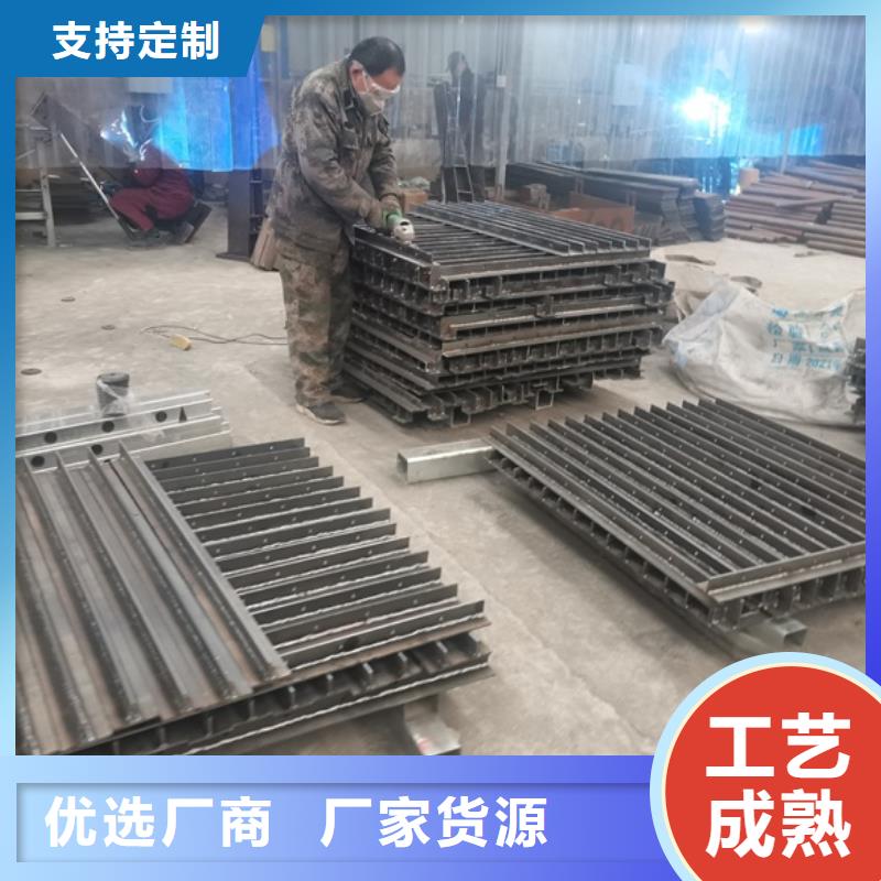 找304不銹鋼碳素鋼復合管護欄廠家選鑫潤通不銹鋼制品有限公司