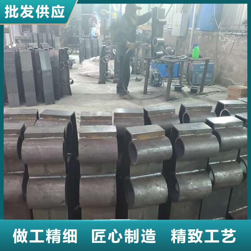 防撞護(hù)欄304不銹鋼復(fù)合管精工細(xì)作品質(zhì)優(yōu)良