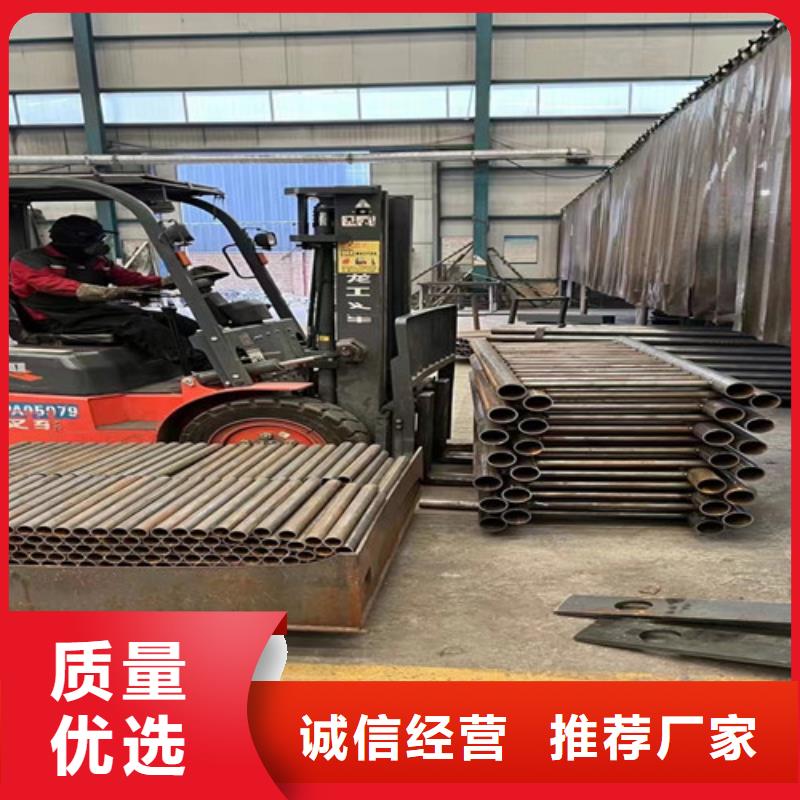 不銹鋼復合管道路護欄專業供貨商
