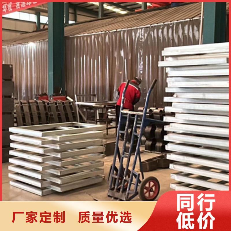 公路防撞燈光護(hù)欄實(shí)體廠家放心購(gòu)買
