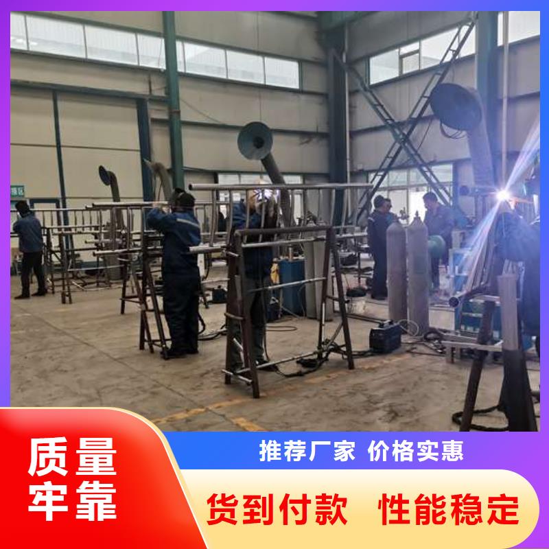 不銹鋼河道欄桿現場安裝