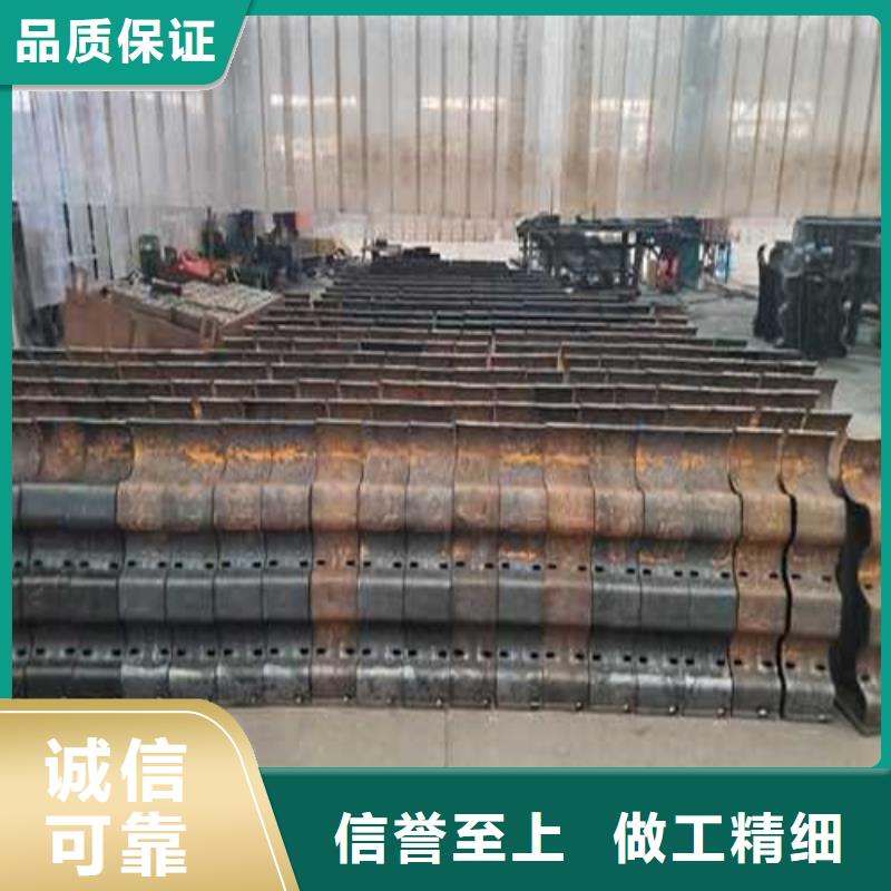 
不銹鋼燈箱護(hù)欄
公司歡迎您