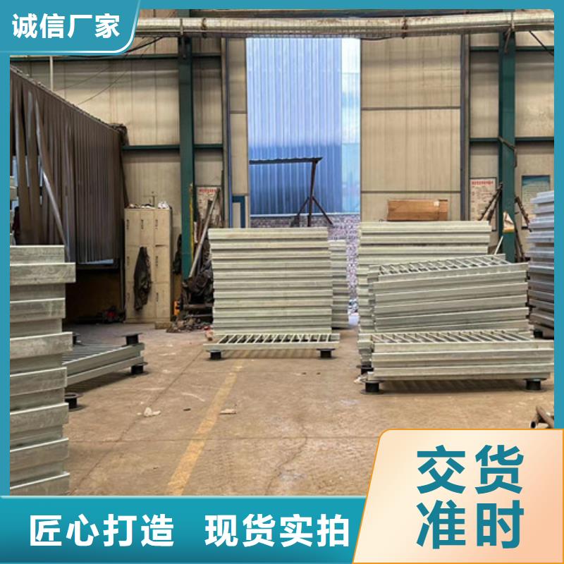 橋兩側護欄常年供應