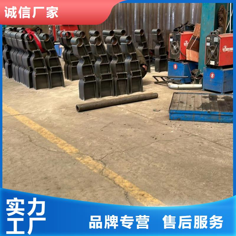 公路防撞護欄廠家，貨源足