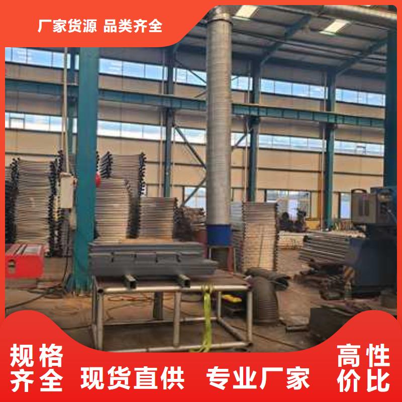  道路護(hù)欄經(jīng)久耐用