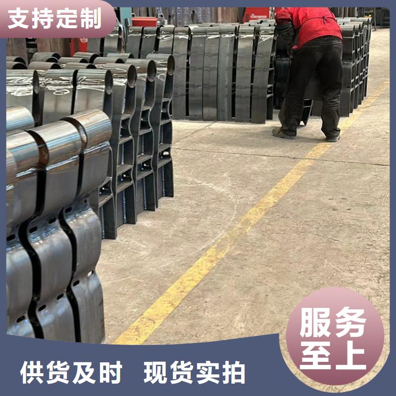 生產鋼結構防撞護欄的廠家