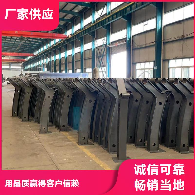 不銹鋼復(fù)合管市政道路防護(hù)欄批發(fā)供應(yīng)