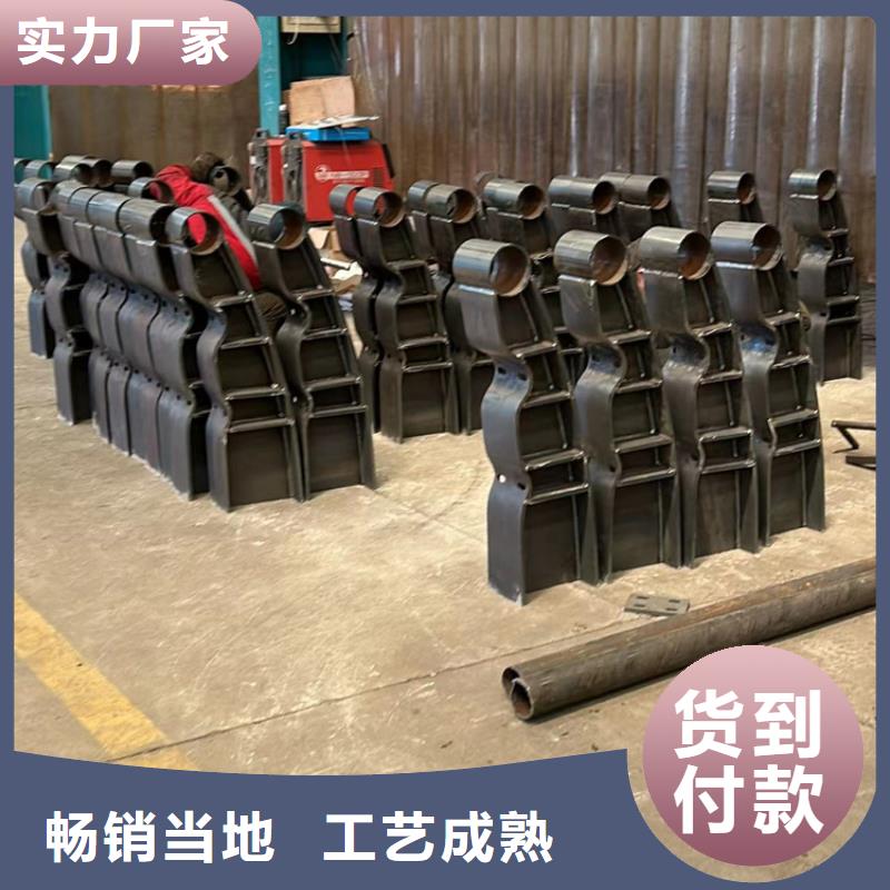 304不銹鋼碳素鋼復(fù)合管護欄用戶喜愛廠家