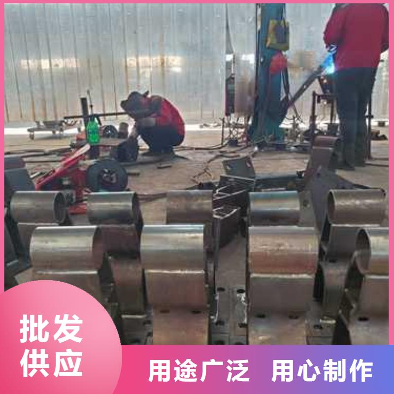 304不銹鋼復(fù)合管橋梁護(hù)欄施工報(bào)價(jià)