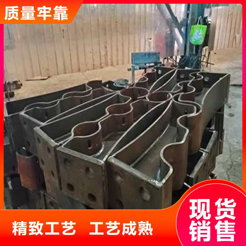 定做304不銹鋼復(fù)合管護(hù)欄的生產(chǎn)廠家