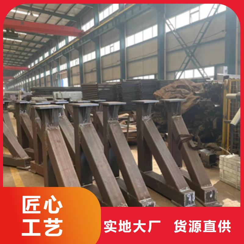 不銹鋼復(fù)合管防撞護(hù)欄款式多樣