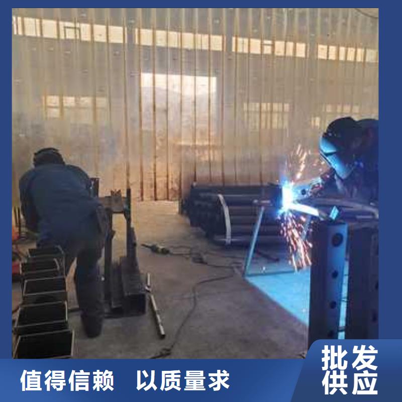 有現(xiàn)貨的天橋圓管防撞護(hù)欄供貨商